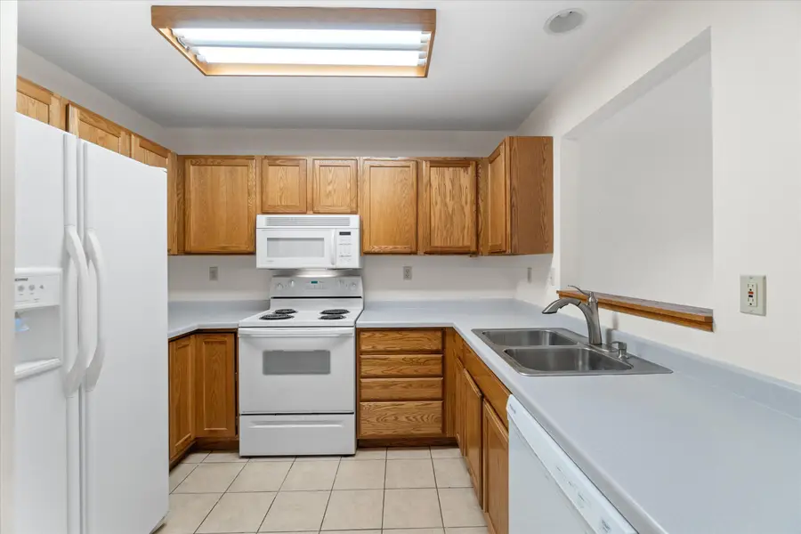 1057 Fleetfoot Dr, Waukesha, WI 53186 - #2
