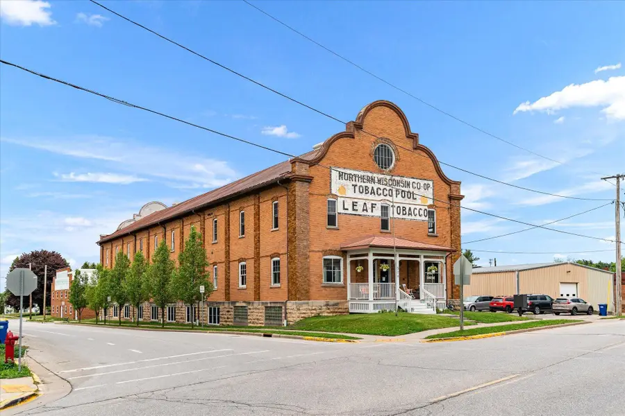 504 E Decker St, Viroqua, WI 54665 - #2