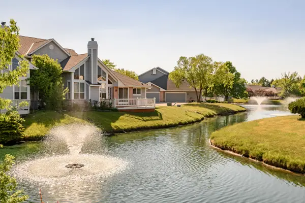 14142 W Waters Way, New Berlin, WI 53151