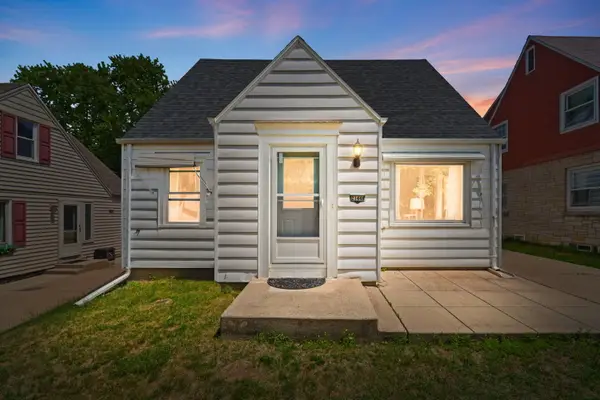 2144 S 98th St, West Allis, WI 53227