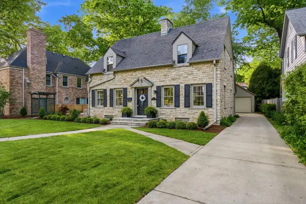 712 E Lexington Blvd, Whitefish Bay, WI 53217