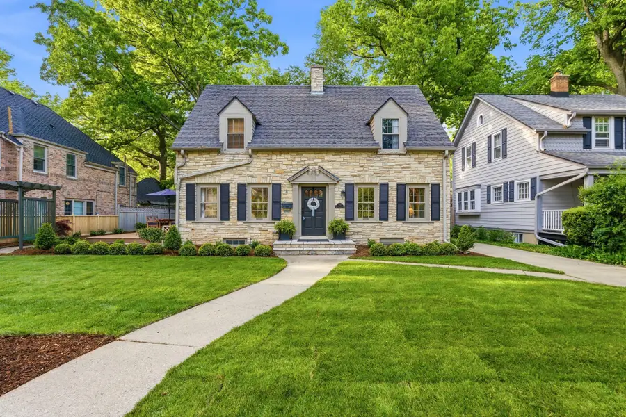 712 E Lexington Blvd, Whitefish Bay, WI 53217 - #3