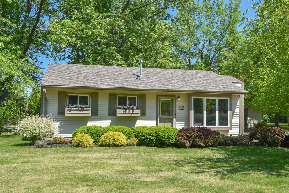10852 S Richard Rd, Oak Creek, WI 53154 - #1