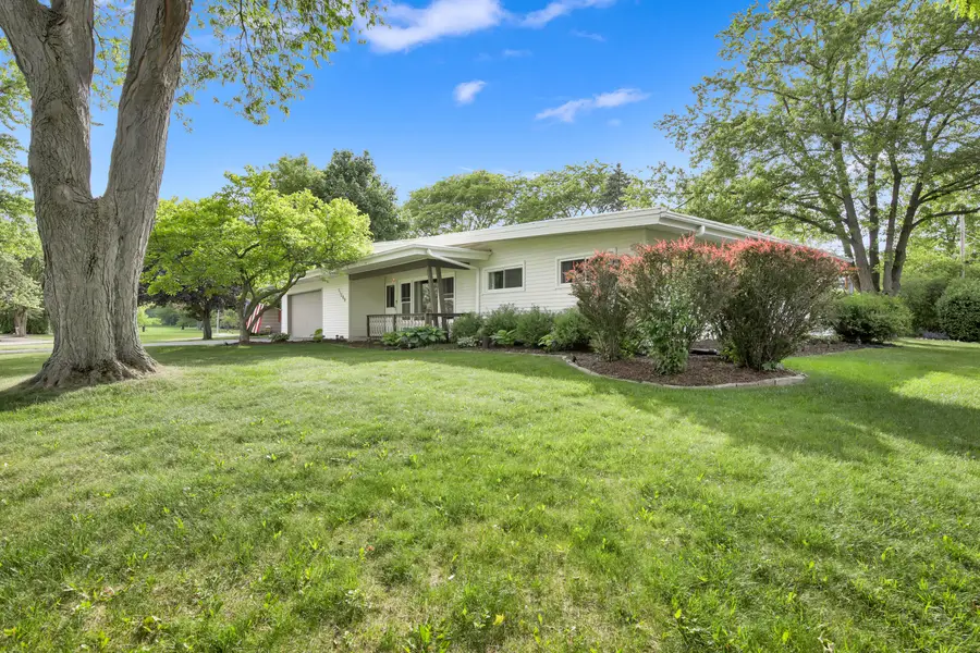 11300 Parkview Ln, Hales Corners, WI 53130 - #3