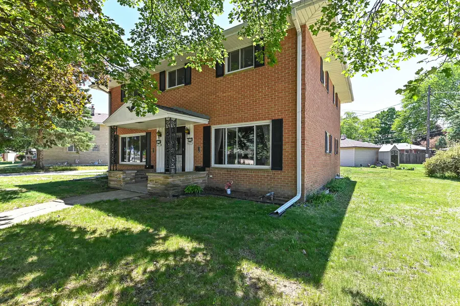 W158N8971 Charles Dr, Menomonee Falls, WI 53051 - #2