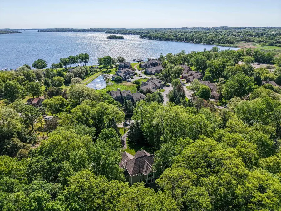 W305N2373 Maple Ave, Delafield, WI 53072 - #2