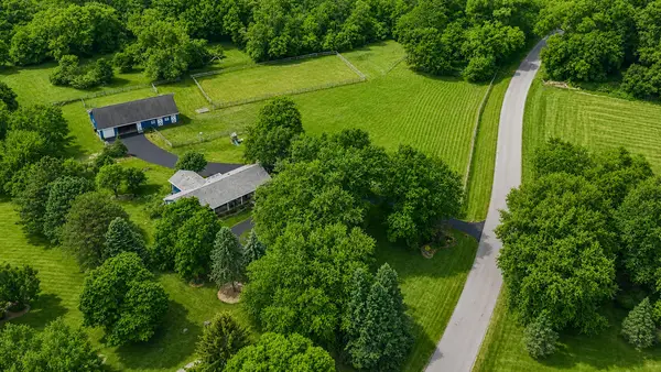 N7W29615 Thames Ct, Delafield, WI 53188