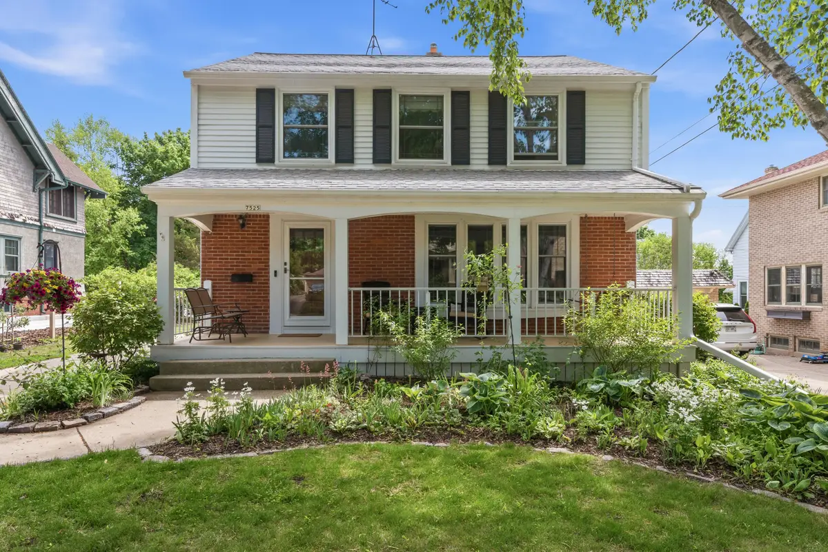 7525 Kenwood Ave, Wauwatosa, WI 53213 - #1