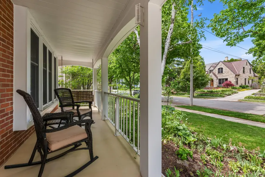7525 Kenwood Ave, Wauwatosa, WI 53213 - #2