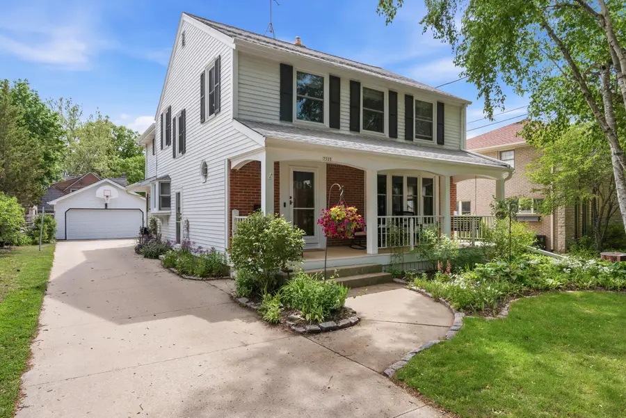 7525 Kenwood Ave, Wauwatosa, WI 53213 - #3