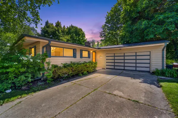 4435 N Glenway St, Wauwatosa, WI 53225
