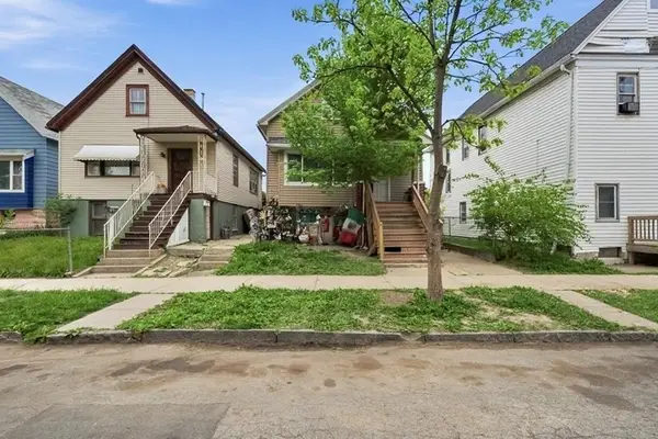 1978 S 12th St S, Milwaukee, WI 53204