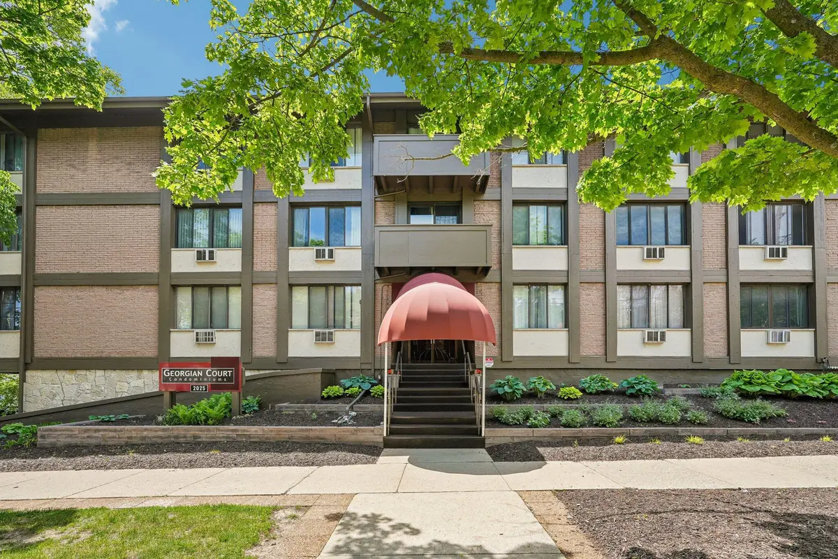 2025 E Greenwich Ave, Milwaukee, WI 53211 - #1