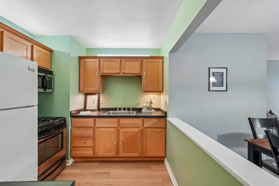2025 E Greenwich Ave, Milwaukee, WI 53211 - #3