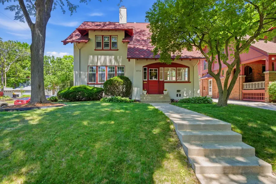 6934 Cedar St, Wauwatosa, WI 53213 - #2