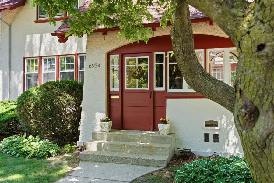 6934 Cedar St, Wauwatosa, WI 53213 - #3