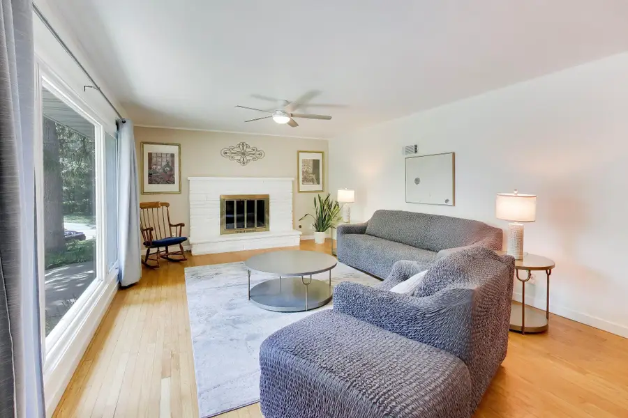 1030 Jenkins Dr, Fontana, WI 53125 - #3