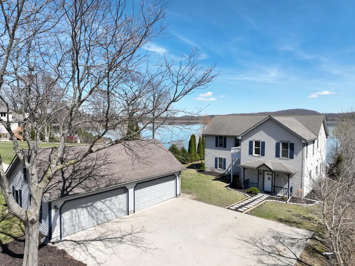 3344 Lake Dr, Hartford, WI 53027 - #1