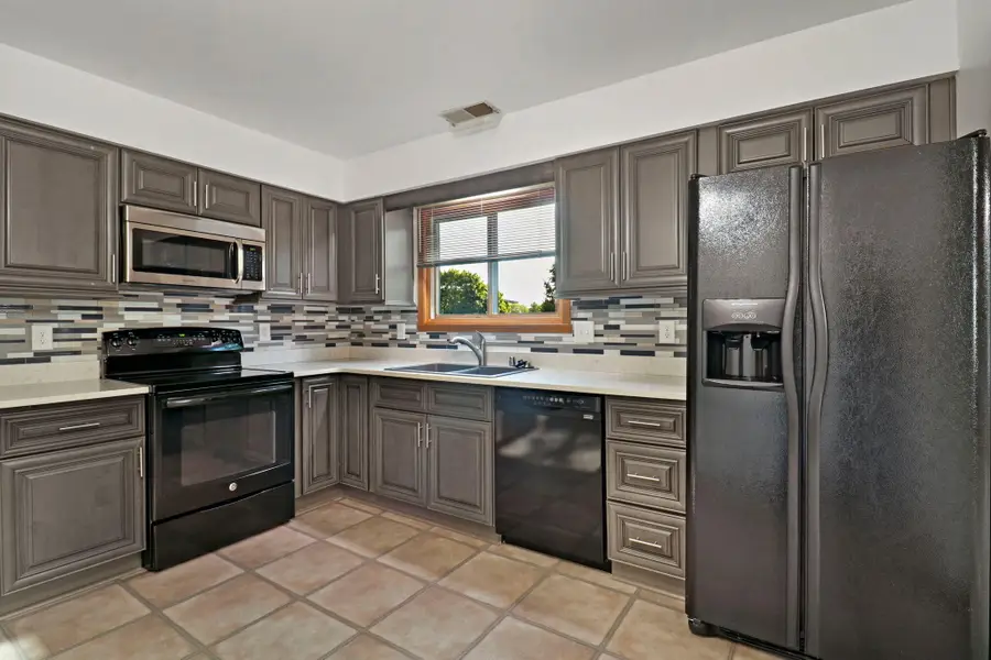 5509 Cambridge Ln, Mount Pleasant, WI 53406 - #2