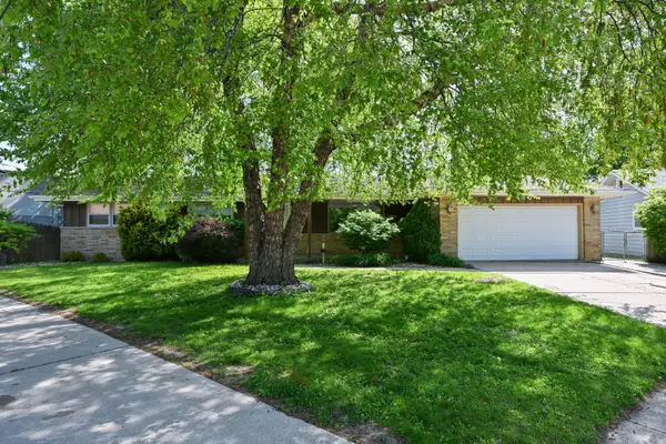 3825 Saint Clair St, Racine, WI 53402
