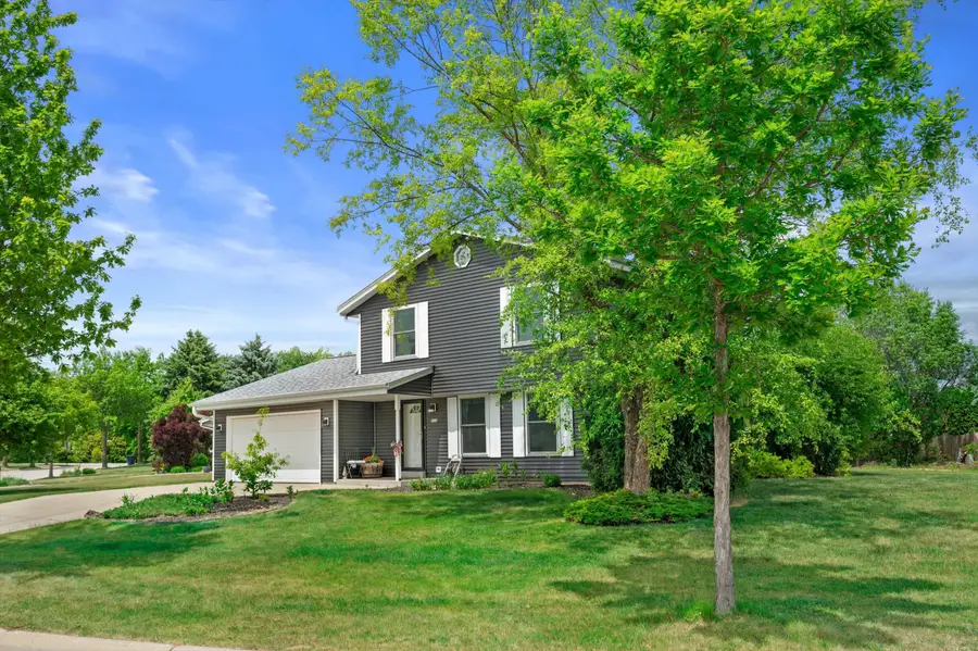 8730 S Fieldpointe Dr, Oak Creek, WI 53154 - #3