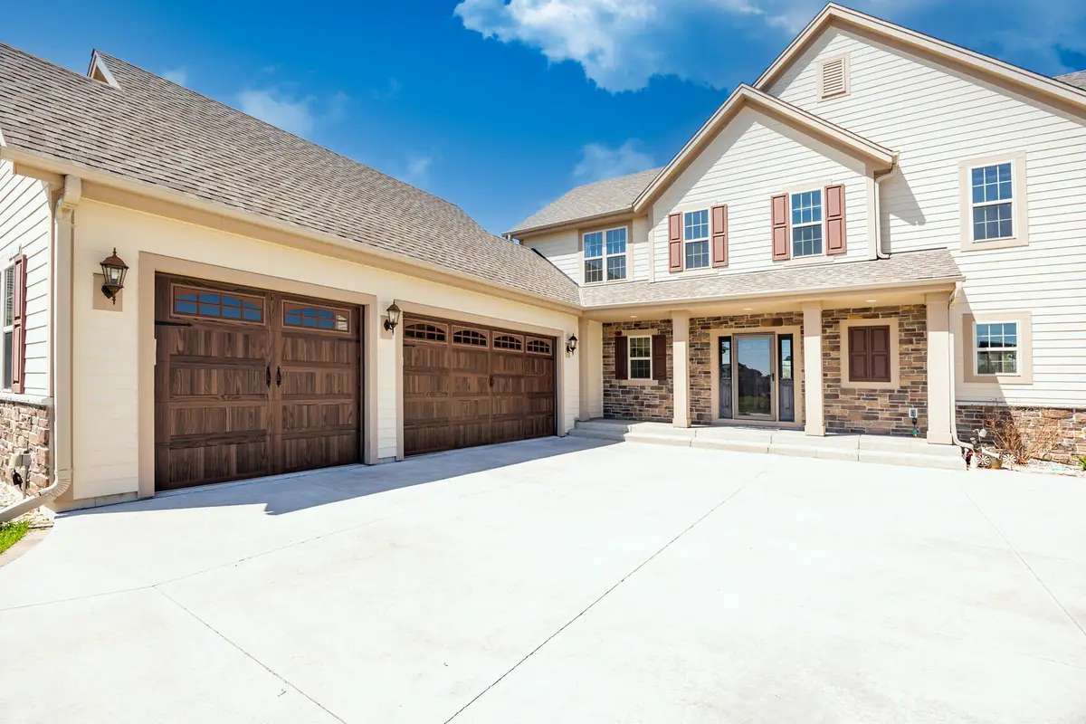 N88W18648 Duke Ct, Menomonee Falls, WI 53051 - #1
