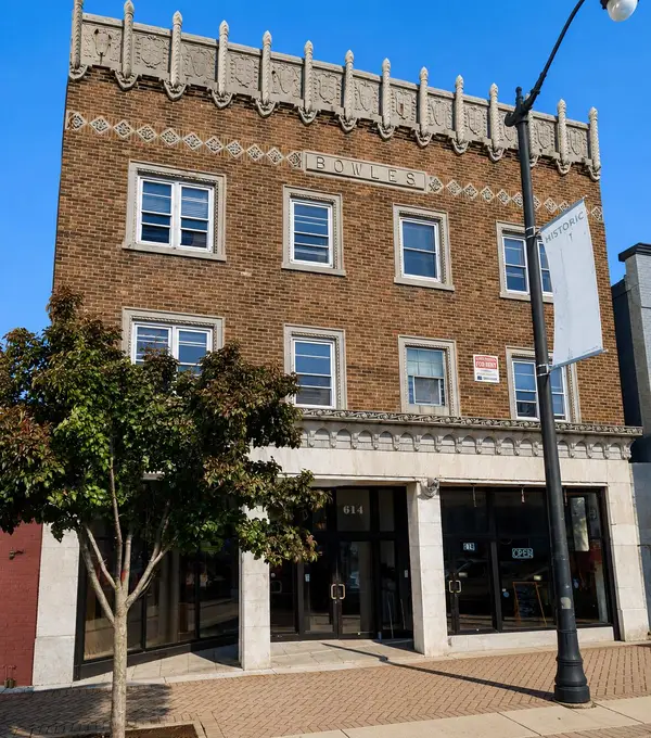 614 6th St, Racine, WI 53403