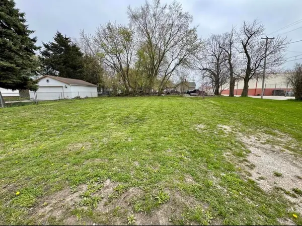 1337 Kewaunee St, Racine, WI 53404