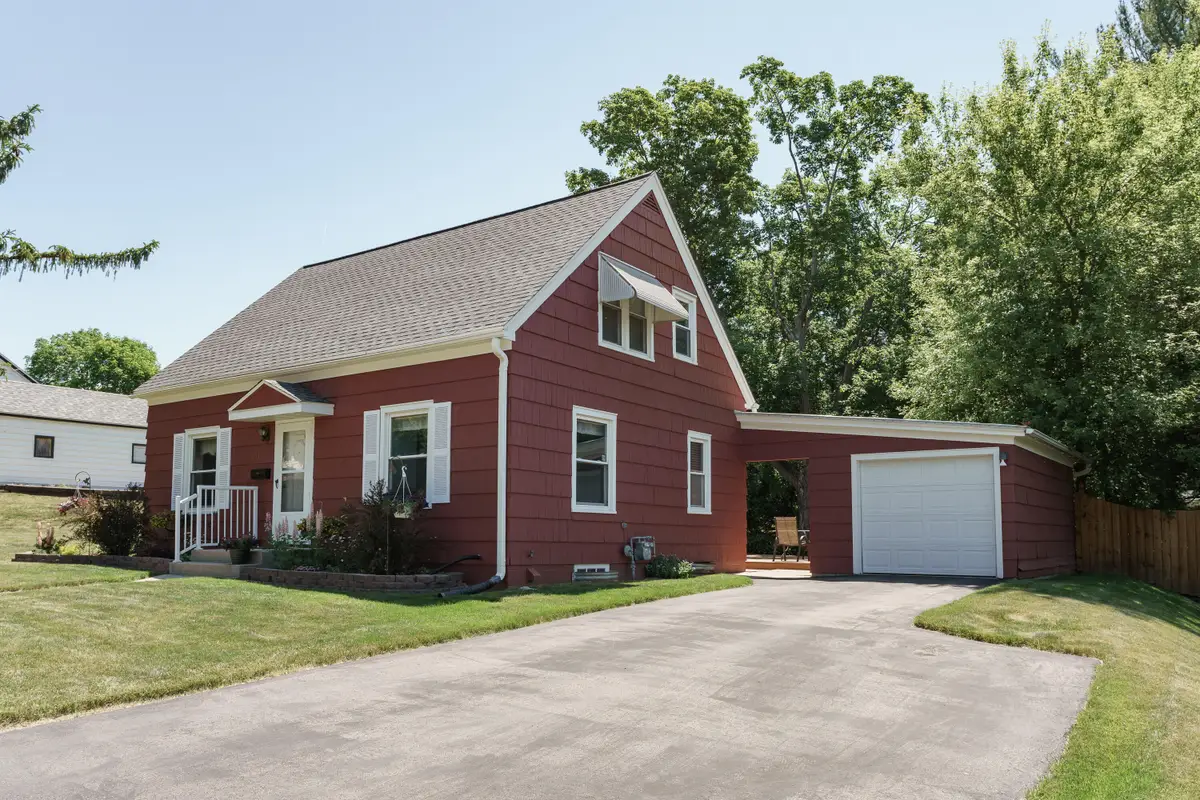 1315 Sunset Ave, Watertown, WI 53094 - #1