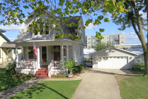 209 S Washington St, Watertown, WI 53094