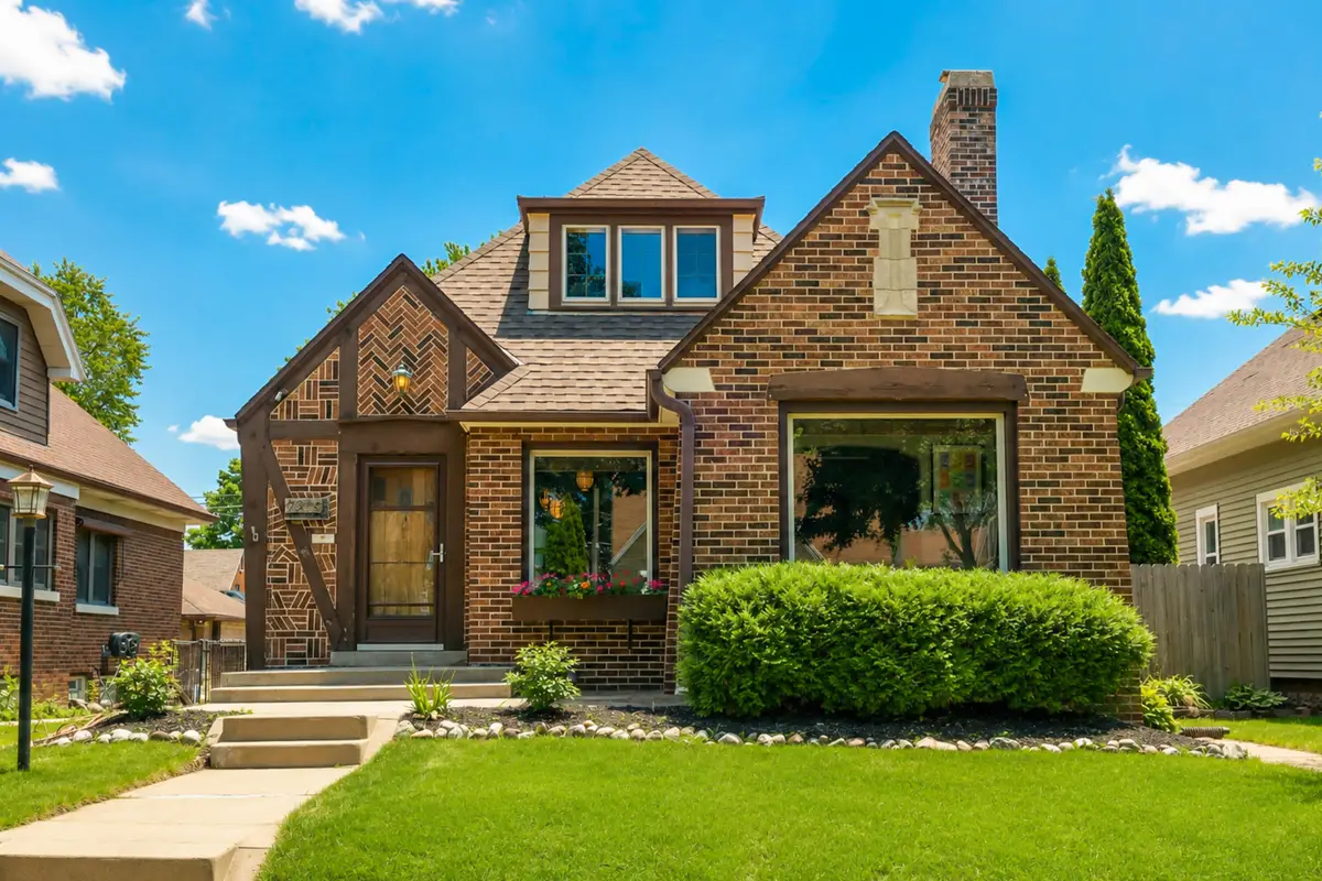 2328 S 59th St, West Allis, WI 53219 - #1