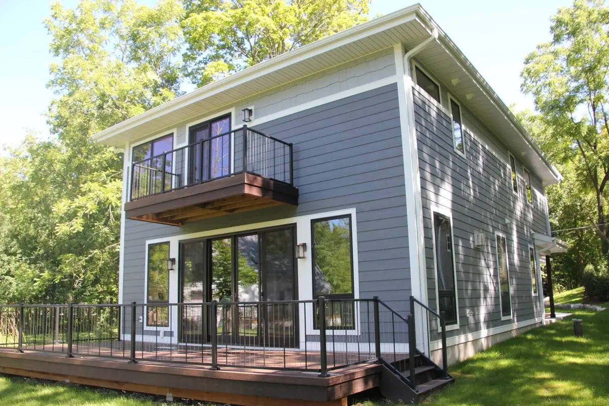 34215 Venice Park Rd, Delafield, WI 53018 - #1