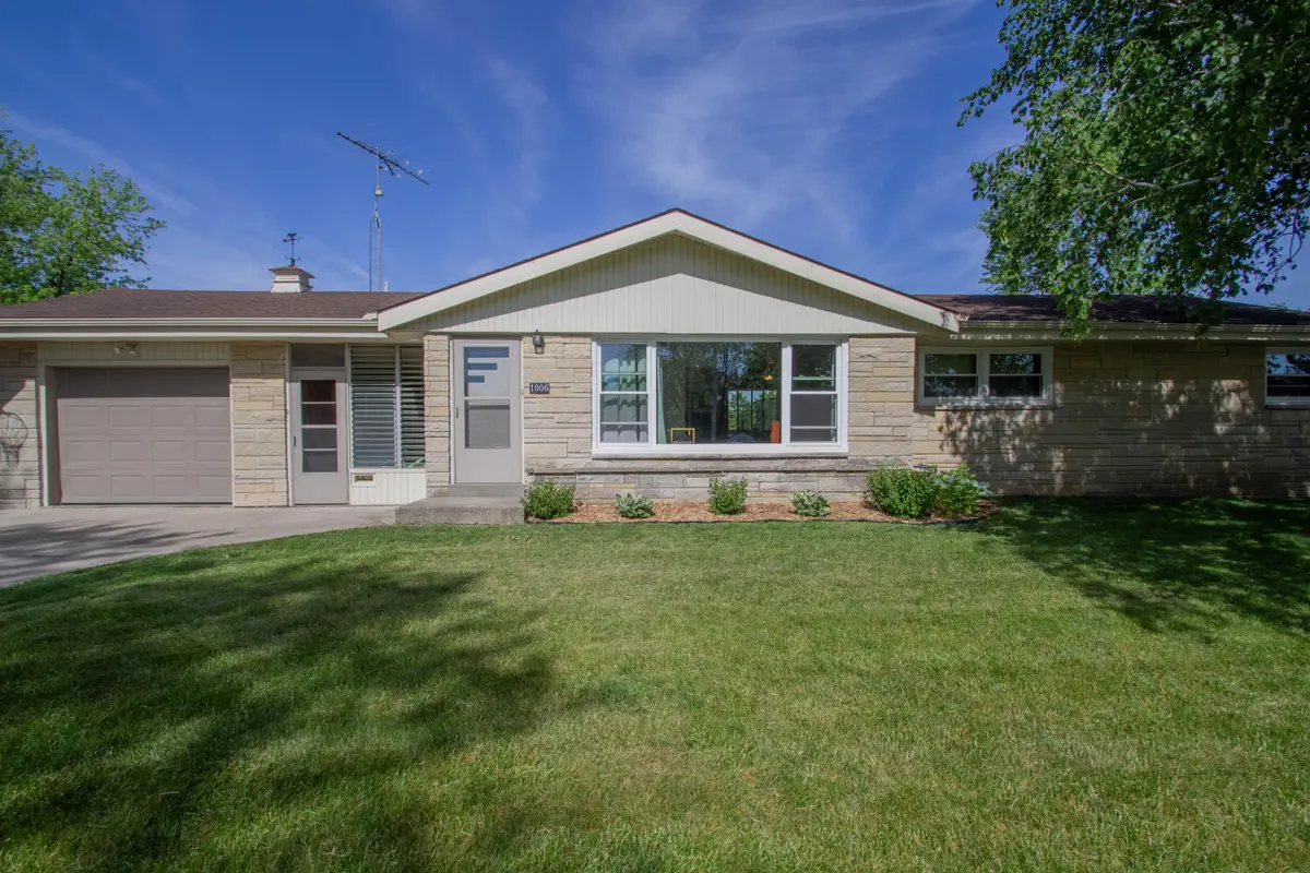 1006 Highland Ave, Watertown, WI 53098 - #1