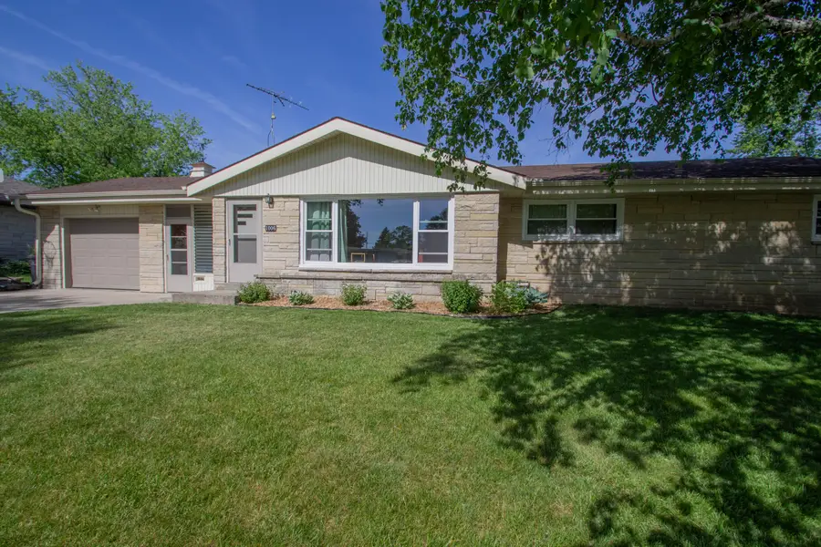 1006 Highland Ave, Watertown, WI 53098 - #2