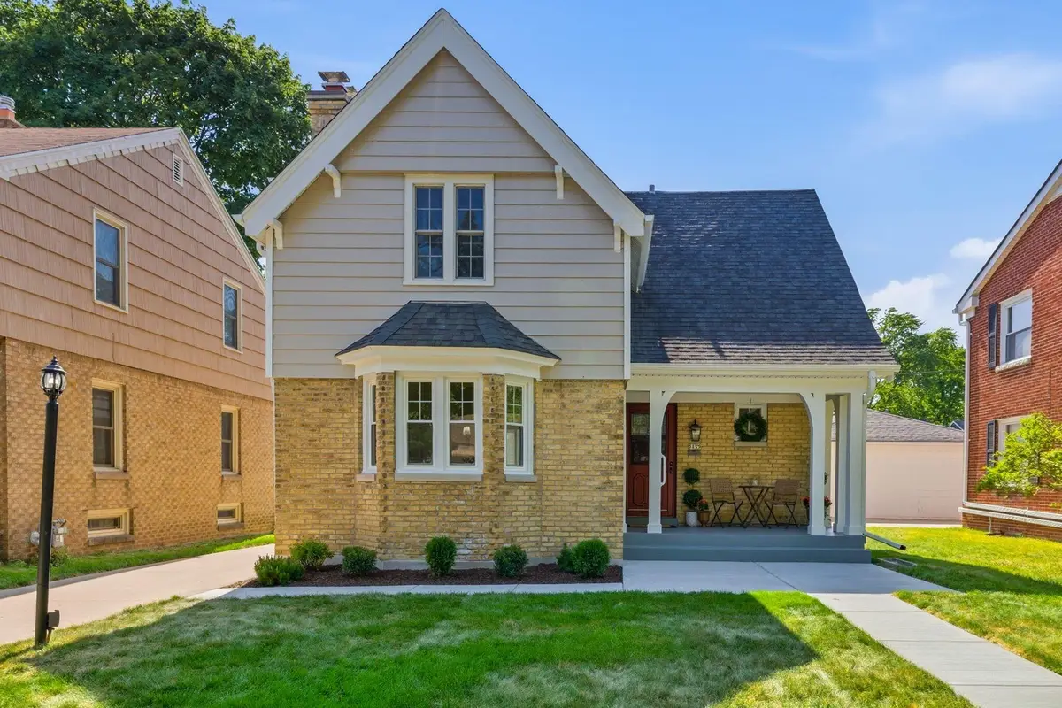 5159 N Santa Monica Blvd, Whitefish Bay, WI 53217 - #1