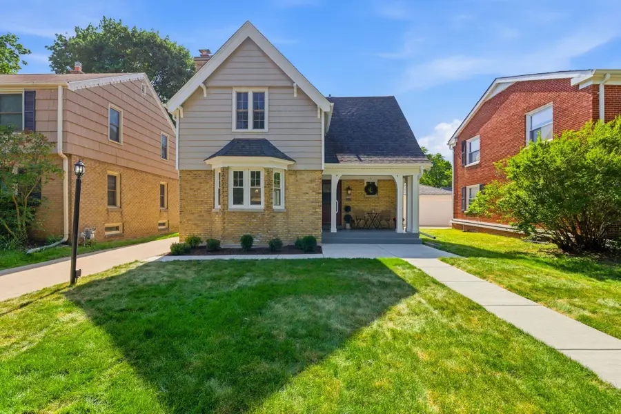 5159 N Santa Monica Blvd, Whitefish Bay, WI 53217 - #2