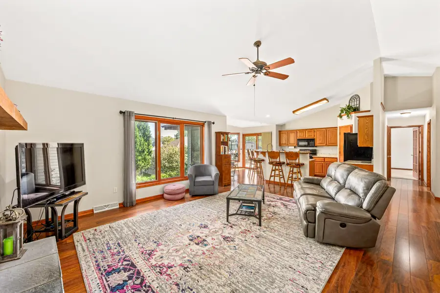 N26W27080 Prospect Ave, Pewaukee, WI 53072 - #2