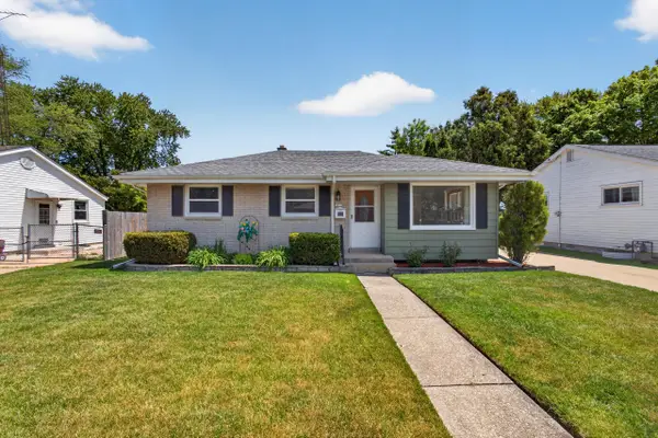 3633 Regency Dr, Racine, WI 53402