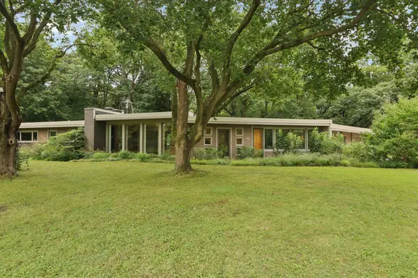 1009 Spring Valley Rd, Burlington, WI 53105