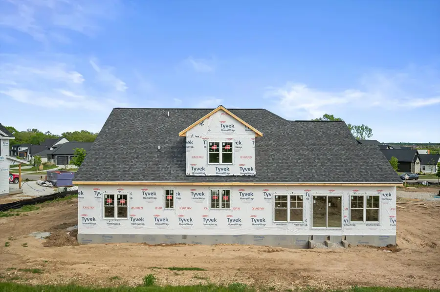 W253N5553 Crescent Hill Dr, Sussex, WI 53089 - #2