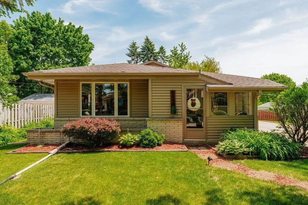 5848 N 114th St, Milwaukee, WI 53225 - #1