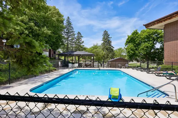 N85W15700 Ridge Rd, Menomonee Falls, WI 53051