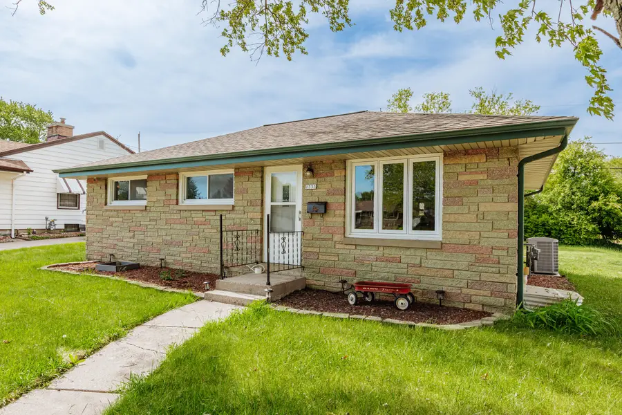 1333 Drexel Blvd, South Milwaukee, WI 53172 - #3