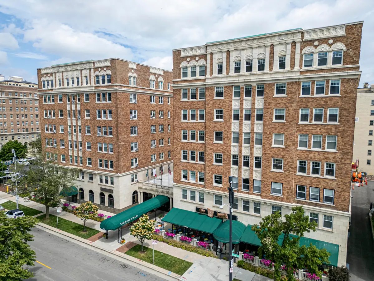 1028 E Juneau Ave, Milwaukee, WI 53202 - #1