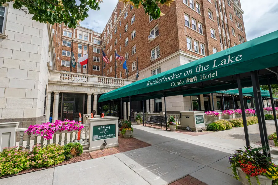 1028 E Juneau Ave, Milwaukee, WI 53202 - #2