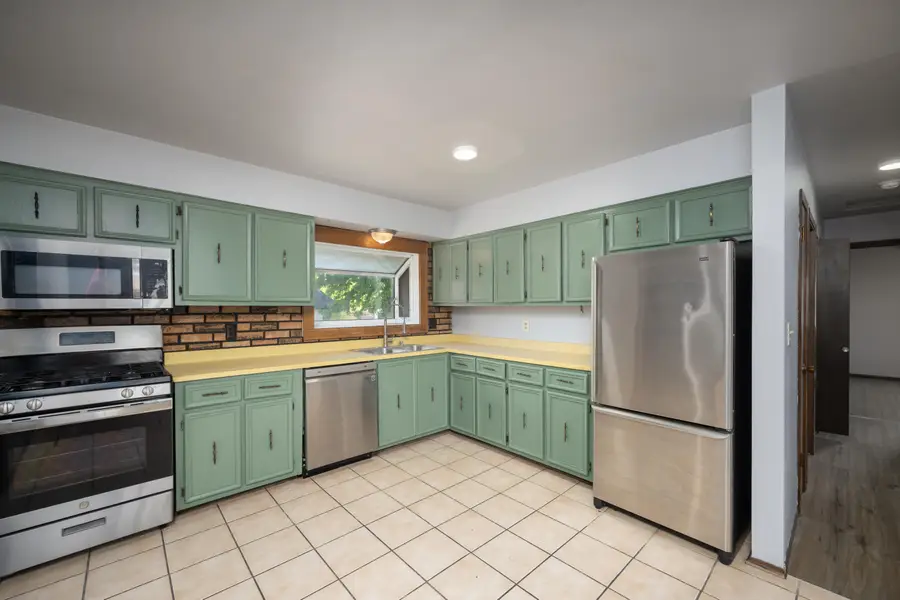 7821 W Hustis St, Milwaukee, WI 53223 - #2
