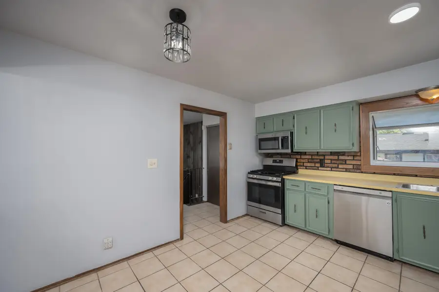 7821 W Hustis St, Milwaukee, WI 53223 - #3