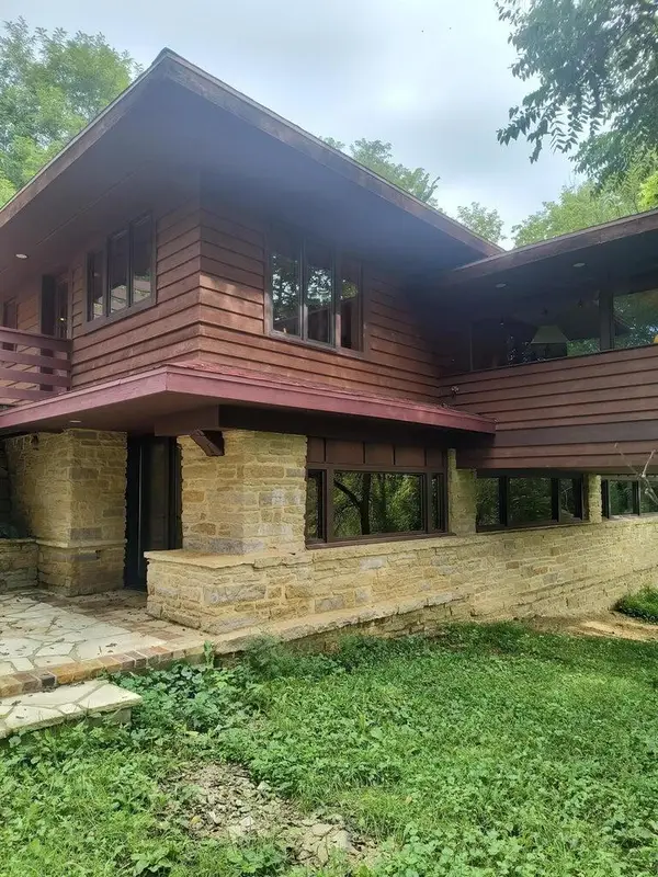 111 Old Darlington Rd, Mineral Point, WI 53565