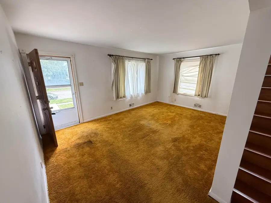 911 E Norwich St, Milwaukee, WI 53207 - #2