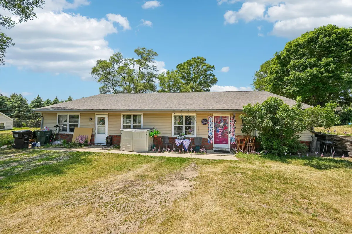 1037 Carriage Ct, Palmyra, WI 53156 - #1